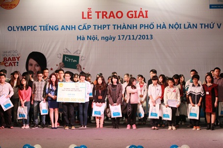 Trao giải cuộc thi Olympic tiếng Anh THPT toàn thành phố Hà Nội năm 2013 - 1 Lễ trao giải cuộc thi Olympic tiếng Anh THPT toàn thành phố Hà Nội 2013.