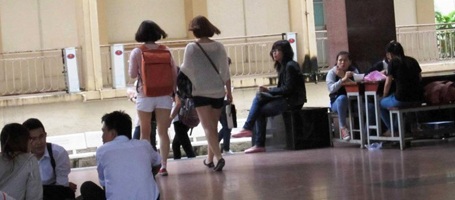 Giảng đường thành sàn diễn thời trang của nhiều sinh viên