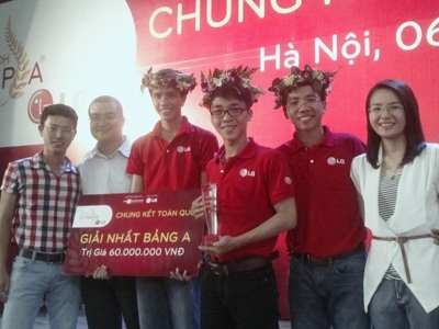 Sinh viên thiết kế ngôi nhà thông minh chống lũ - 2 Nhóm nhận giải thưởng trong cuộc thi Olympic.