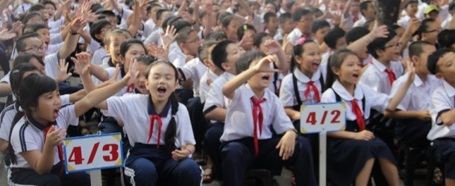 Khi bé trai bị bạn kỳ thị… “nữ tính” - 1 Thầy cô lúng túng, cha mẹ lo lắng