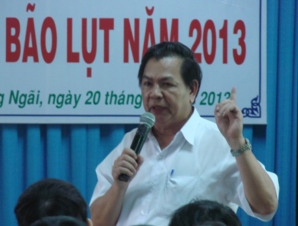 Ông Vũ Đức Tế - phó Giám đốc Sở GD-ĐT Quảng Ngãi phát biểu giải pháp khắc phục hậu quả.