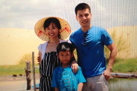 Nữ PGS trẻ nhất năm 2013 và niềm tự hào dòng họ Nguyễn Lân - 1 Nữ PGS Nguyễn Ngọc Lưu Ly trẻ trung bên cạnh chồng và con trai lớn