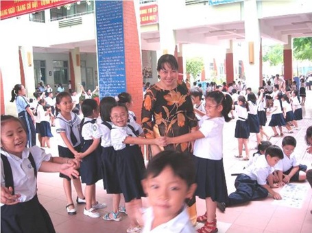 Khi bé trai bị bạn kỳ thị… “nữ tính” - 3 Thầy cô có kiến thức về tâm lý học, gần gũi giúp học sinh tự tin thổ lộ với mình hơn.