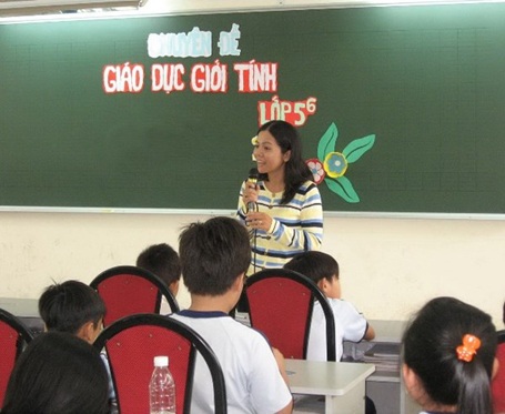 Khi bé trai bị bạn kỳ thị… “nữ tính” - 4 Một tiết học giới tính của HS lớp 5 Trường tiểu học Phùng Hưng, quận 11, TPHCM.