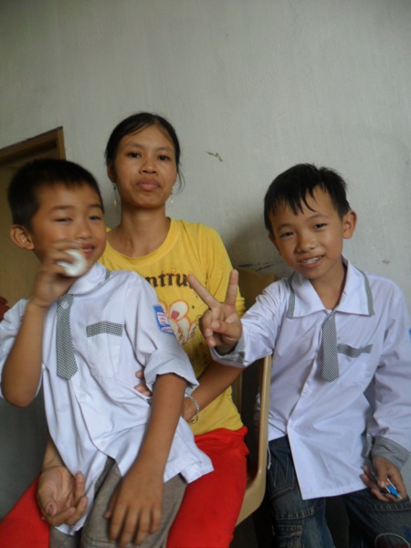 Hai lúa đạp xích lô miễn phí đưa trẻ đến trường - 3 Anh Nguyễn Bá Đán