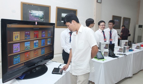 Trợ giá cho SGK điện tử để tạo sự bình đẳng - 4 Người dùng thử nghiệm các tính năng của Classbook