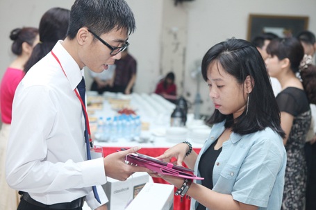 Trợ giá cho SGK điện tử để tạo sự bình đẳng - 2 SGK điện tử Classbook chính thức ra mắt vào tháng 6/2013.