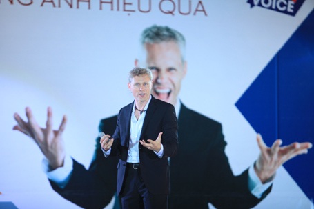 TS. AJ Hoge với những bài giảng bổ ích.