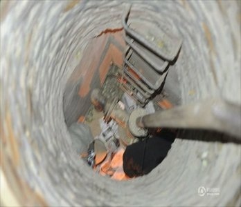 Bên trong giếng là rất nhiều thiết bị công cộng.