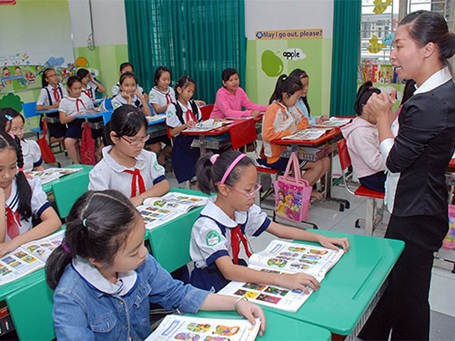 Giáo viên tiếng Anh vênh chuẩn, vì sao? - 1 Giờ học tiếng Anh tại Trường Tiểu học Nguyễn Văn Trỗi, quận 4, TPHCM. (Ảnh: Tấn Thạnh)
