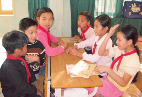 Tổ chức tiết học Giáo dục công dân theo hình thức thảo luận nhóm.