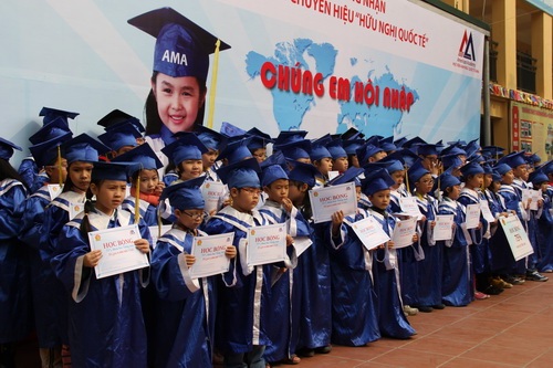 Trao 999 suất học bổng “Chúng em hội nhập” - 1 Lễ trao học bổng Chúng em hội nhập diễn ra mới đây tại Hà Nội.