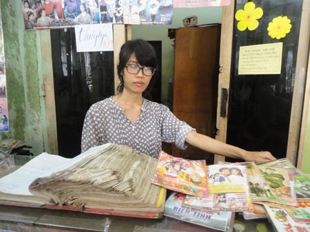 Nữ sinh bị buộc thôi học đại học vì nhầm mã trường THPT - 2 Chị Đỗ Thị Thanh Tâm (chị gái của em Đỗ Thị Bích Ngọc) trình bày sự việc với phóng viên.