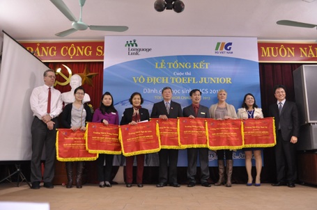 Hai thí sinh xuất sắc đạt giải Nhì quốc gia.