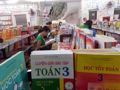 Giáo dục phổ thông sau 2015: Tiến tới đa dạng SGK - 2 SGK sẽ thử nghiệm đổi mới từ 2014 tại các lớp đầu cấp 1, 6, 10. (Ảnh: Ngọc Châu)
