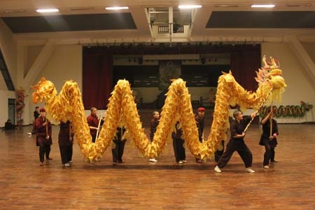 Các Sư ni Drukpa múa võ cổ truyền Việt Nam