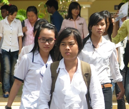 Trần Đăng Khoa: Sao lại bỏ thi văn? - 1 Thí sinh thi môn Văn khối D tại cụm thi Cần Thơ.