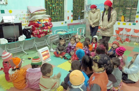 Học sinh đến trường... tránh rét - 1 Học sinh đến trường... tránh rét