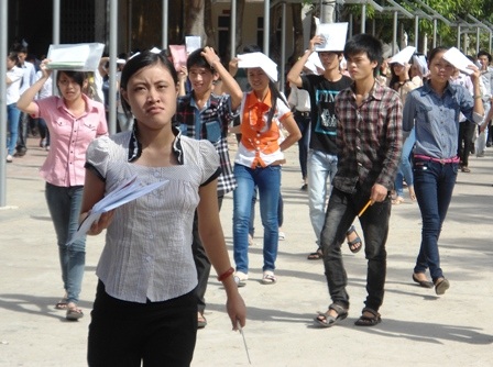 Quy định mới về đào tạo liên thông: Sinh viên khóc, trường e ngại!