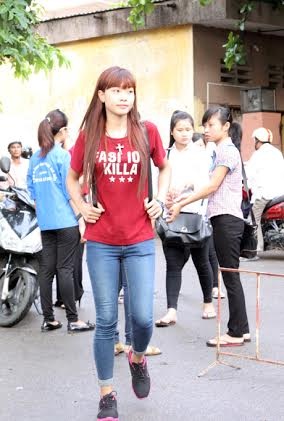 Hôm nay, 164.000 thí sinh thi Cao đẳng - 4 Thí sinh đến thi tại Trường Cao đẳng Sư phạm Hà Nội sáng nay 14/7. (Ảnh: Mai Châm)
