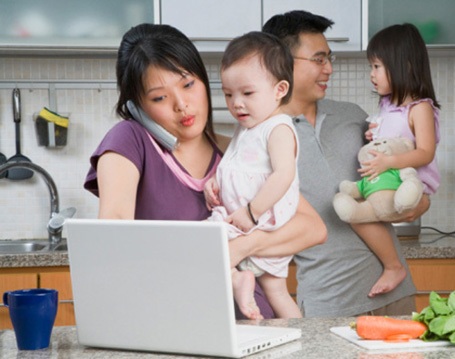 Nhiều phụ huynh “lao đao” vì người giúp việc nghỉ Tết. (Ảnh: CTV)