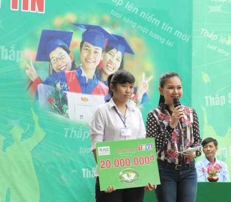 Cảm phục “cô gái một chân” theo đuổi ước mơ mở công ty riêng - 2 Mặc dù khiếm khuyết cơ thể nhưng Trân vẫn đạt được nhiều giải thưởng.