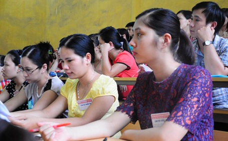 Thảo luận đáp án chấm thi môn Văn khối D ở ĐH Thái Nguyên. (Ảnh: Hồ Thu)