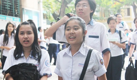 Không hộ khẩu vẫn được thi vào lớp 10 ở TPHCM - 1 Trung bình, mỗi năm TP.HCM tăng khoảng 70.000 học sinh, con số này tạo áp lực rất lớn cho thành phố