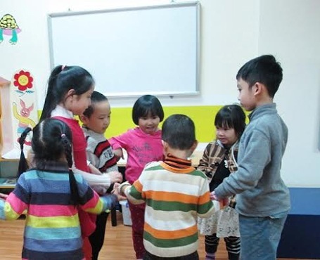 Môi trường vừa học vừa chơi giúp trẻ hào hứng hơn với học tập.