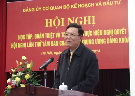 Bộ trưởng Bộ GD-ĐT: Đổi mới cơ chế tài chính để khắc phục yếu kém - 2 Bộ trưởng Bộ GD-ĐT Phạm Vũ Luận phát biểu tại hội nghị