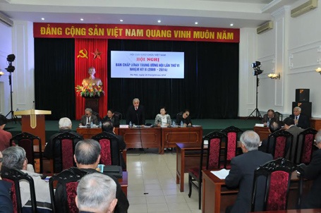 Hội nghị Hội Cựu giáo chức dành phút mặc niệm cố Đại tướng Võ Nguyên Giáp - 1 Hội nghị Ban Chấp hành Trung ương Hội Cựu giáo chức Việt Nam lần VI