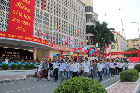 Học viện Kỹ thuật Quân sự thông báo tuyển sinh Cao đẳng CNTT HVKTQS-APTECH và HVKTQS-ARENA khóa học 2014 - 2017 - 1 1. Đối tượng xét tuyển: