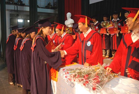 Muốn giữ chân tiến sĩ trẻ thì môi trường làm việc khu vực nhà nước cần thay đổi