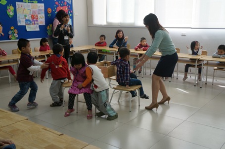 Độc đáo mô hình “Cùng bé vào lớp 1” - 2 Cô thấy con ăn giỏi không?