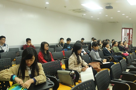 Các thí sinh lọt vào vòng 2 dự buổi tập huấn về “Kỹ năng biên tập một video clip ấn tượng”