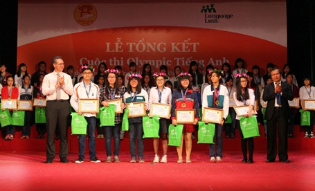 Tôn vinh 180 thí sinh xuất sắc đạt giải cuộc thi Olympic tiếng Anh THCS lần 4 - 7 Gương mặt rạng ngời của 7 thí sinh đạt giải Nhất