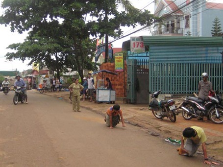 Đủ chiêu kinh hoàng bạo hành tinh thần trẻ - 1 Đủ chiêu kinh hoàng bạo hành tinh thần trẻ