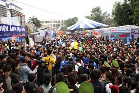 Sinh viên nước ngoài khuấy động Ngày hội Tư vấn Tuyển sinh 2014 - 1 Sinh viên nước ngoài khuấy động Ngày hội Tư vấn Tuyển sinh 2014