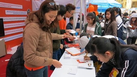 Sinh viên nước ngoài khuấy động Ngày hội Tư vấn Tuyển sinh 2014 - 4 Các điệu nhảy vui nhộn của sinh viên nước ngoài.