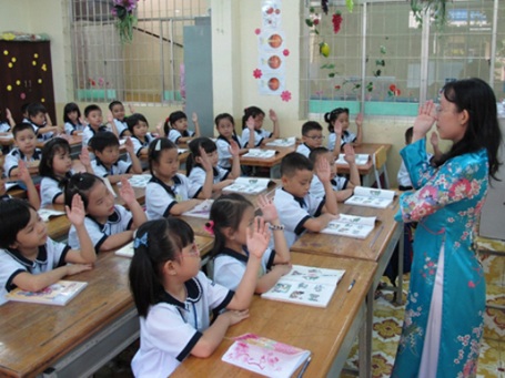 Bắt đầu thực hiện đổi mới sách giáo khoa từ năm 2016 - 1 Việc đổi mới chương trình, sách giáo khoa sẽ được thực hiện theo hình thức cuốn chiếu. (Ảnh: TTXVN)