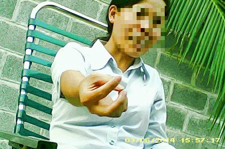 Bà T - phụ huynh có con học tại trường mầm non Trảng Bàng bức xúc trao đổi với PLVN.