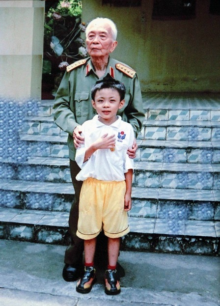 Mong ước của thần đồng “hai ngày học ba lớp” - 1 Hoàng Thân chụp ảnh cùng Đại tướng Võ Nguyên Giáp