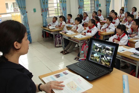 Giờ lịch sử của học sinh Trường Tiểu học Phú La (quận Hà Đông, Hà Nội). (Ảnh: Bá Hoạt)