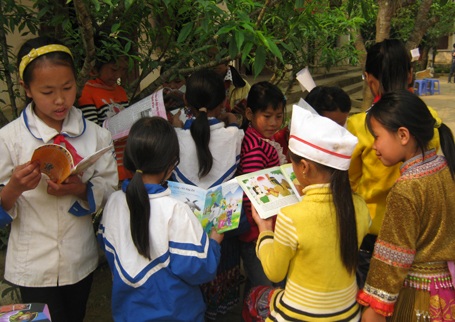 Thư viện trên... cây của học trò H'Mông - 2 Nguyên Chi