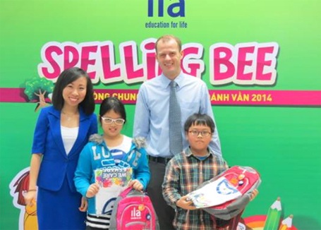 Một chút lo lắng trong khi chờ đáp án từ thầy giáo hướng dẫn thi.