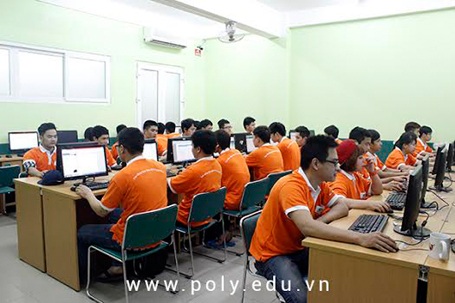 Giải quyết vấn đề thiếu thợ: Không chỉ là chi bao nhiêu tiền ngân sách - 4 Sinh viên Cao đẳng thực hành FPT Polytechnic trong giờ thực hành