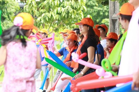 Maastricht MBA Vietnam - Ngày Hội thao gia đình 2014 - 3 Không khí náo nhiệt đến từ sự cổ vũ nhiệt tình của gia đình và đồng đội.