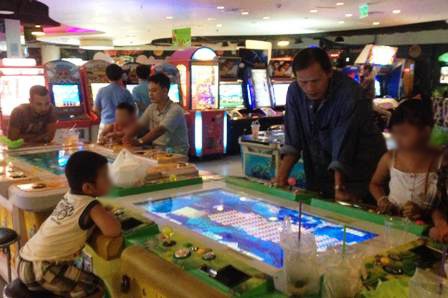 Trẻ mầm non “đốt” tiền triệu vào trò bắn cá - 1 Nhiều trẻ nhỏ rất mê trò chơi bắn cá đầy tính đỏ đen