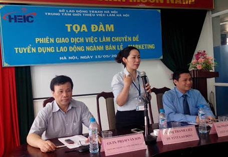 Chuyên gia mách bí quyết tìm việc ngành Marketing - 2 Ứng viên dự tuyển tại phiên giao dịch việc làm chuyên đề Bán lẻ và Marketing ngày 15/5 tại Hà Nội