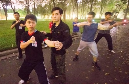 Lớp học võ miễn phí của chàng sinh viên 9X - 1 Ngày đi học, chiều Đức đi dạy học võ miễn phí cho sinh viên